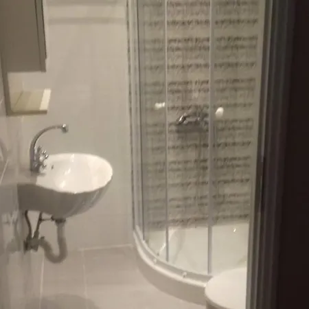 Paris House 1 *