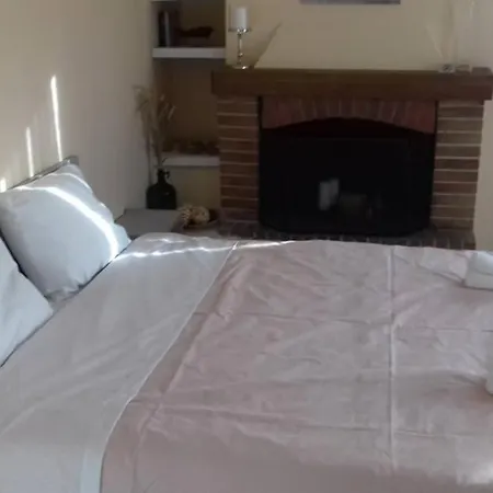 Paris House 1 * פאטרה