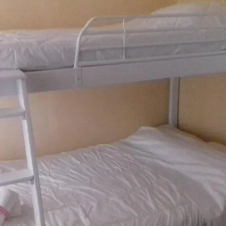 Paris House 1 アパート